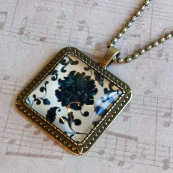 Fashion Jewelry Jewelry - Victorian Flowers & Vines Square Antiqued Brass Glass 27" Long Necklace